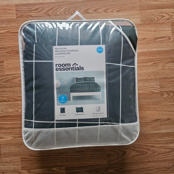Room Essentials Reversible Comforter & Sheet Set Dark Green 7 Pieces Queen New - Picture 2 of 11